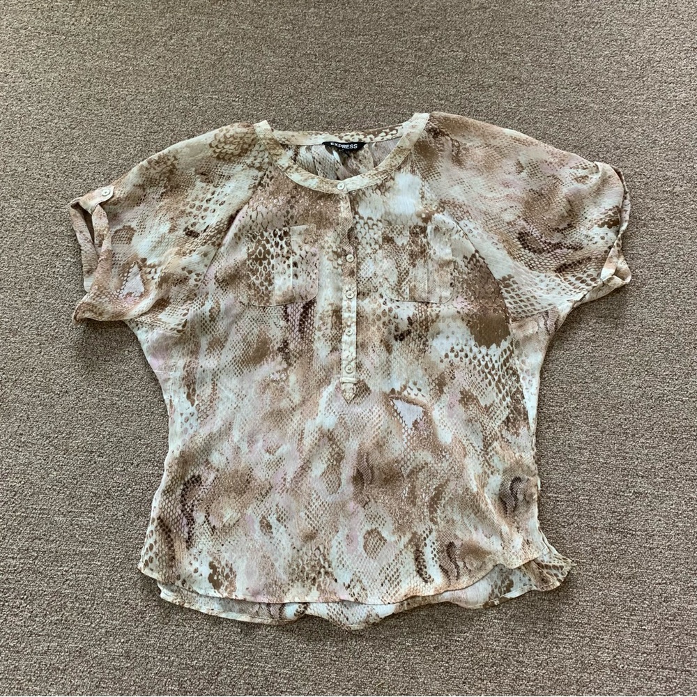 Express Tunic Top‎ Sz Extra Small Tan Semi Sheer Snake Print Short Sleeve Blouse